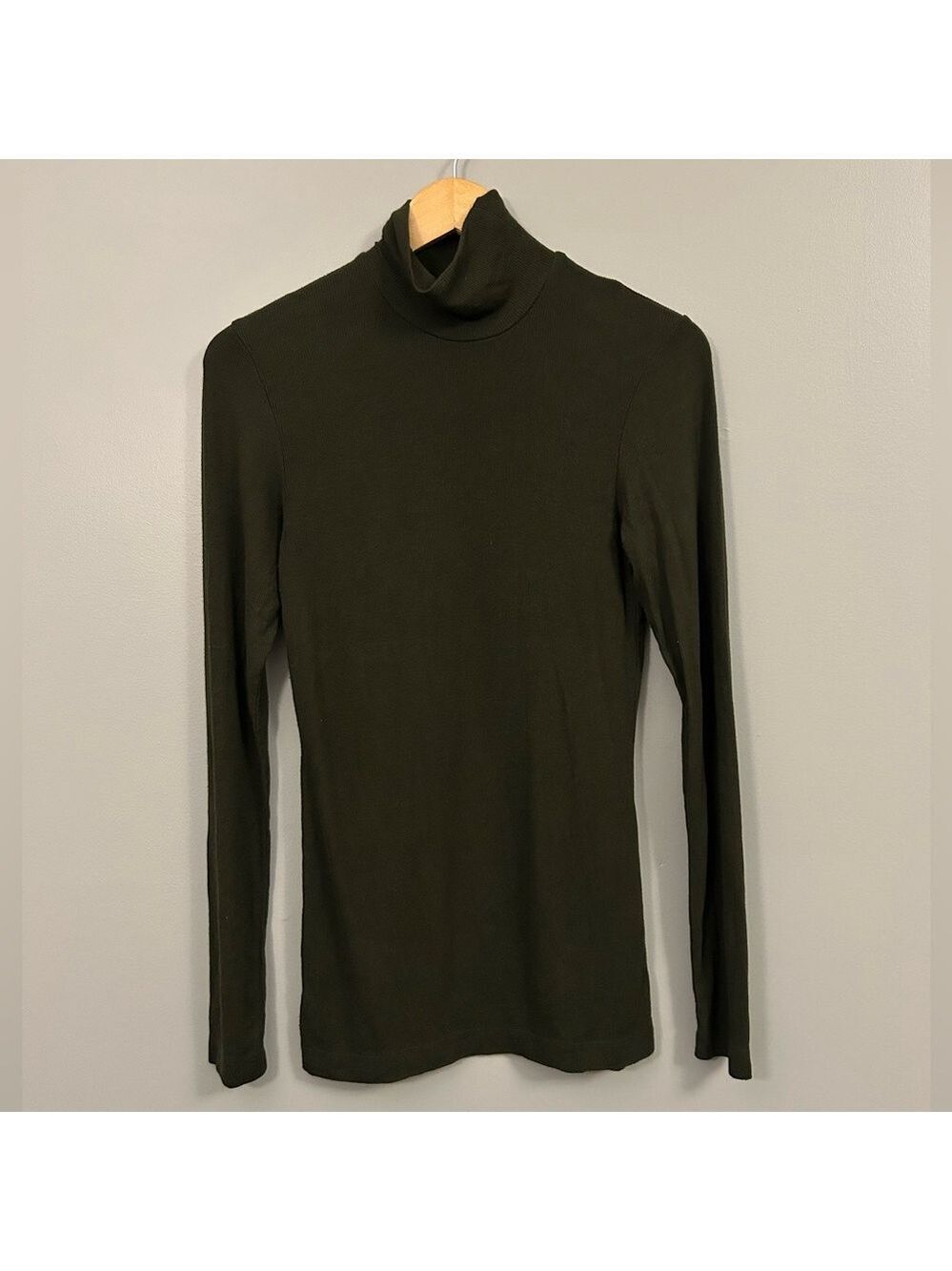 Aritzia Wilfred Olive Ribbed Turtleneck Top Medium Long Sleeve